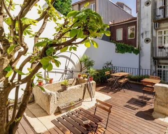 Porto Lounge Hostel & Guesthouse by Host Wise - Oporto - Balcón