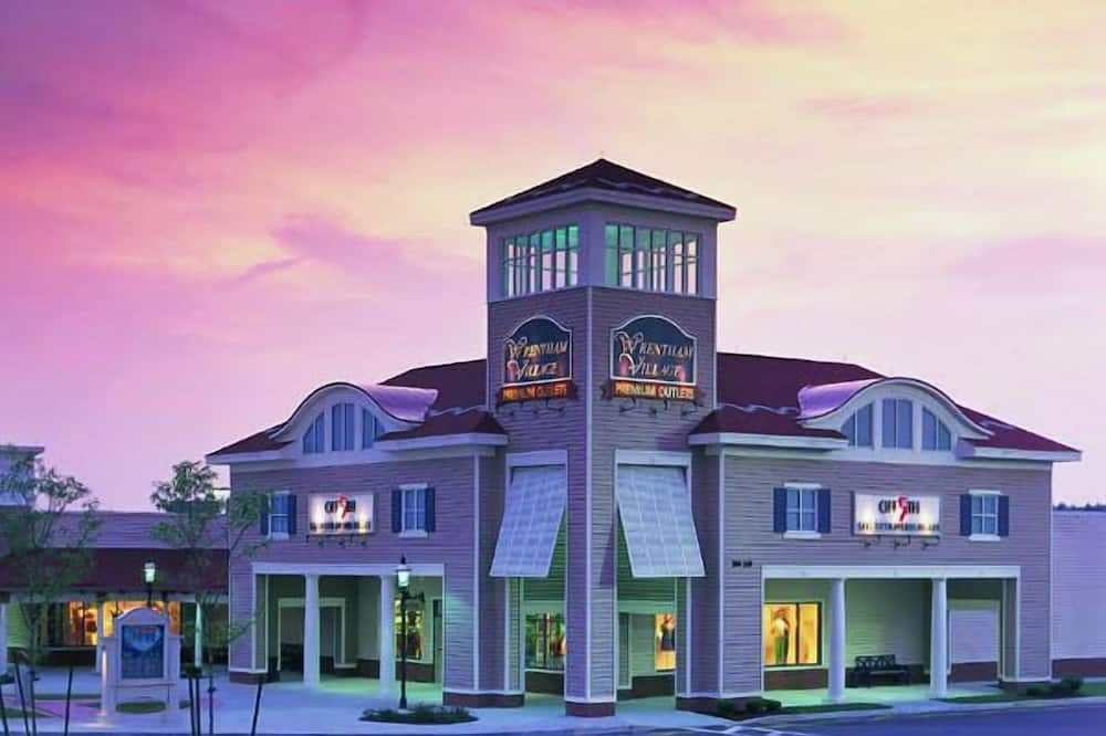 Affordable Accommodation Near Capron Park Zoo! Free Breakfast & Parking! - פוקסבורו - בניין