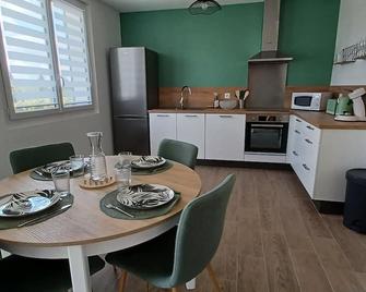 Gîte Du Bas Bagneux, 7 kms du Zoo de Beauval - parking gratuit - Mareuil-sur-Cher - Cocina