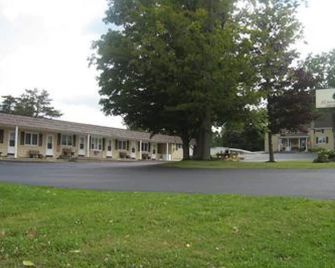 All Seasons Inn - Oswego - Edificio