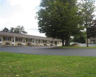 All Seasons Inn - Oswego - Gebouw
