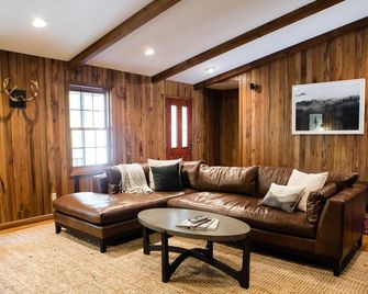 Morehead Lodge, Spacious 5BR Hocking Hills Lodge with an amazing view - Logan - Salon