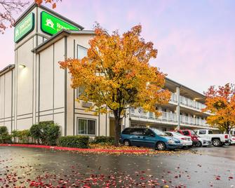 HomeTowne Studios by Red Roof Rancho Cordova - Rancho Cordova - Rakennus