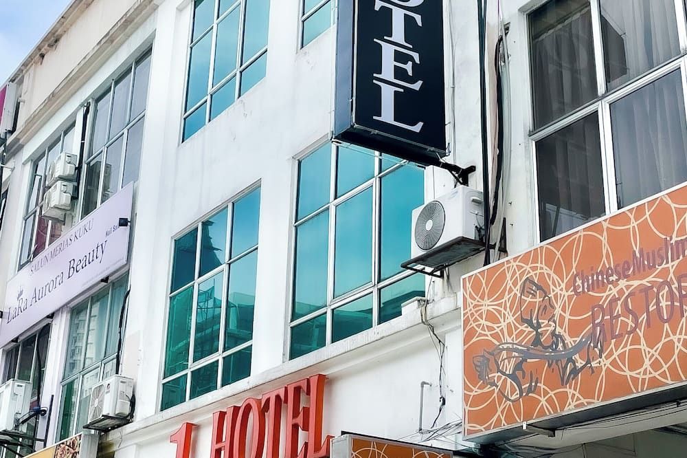 1 هوتل تامان كونوت