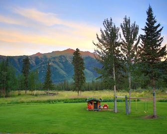 Cozy Rustic Creekside Cabin with Sauna near Log Cabin Creek, Tol, Alaska - Tok