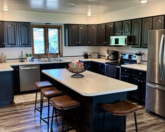 Marion Lake Lodge: With Wakesurf & Pontoon boats! - Perham - Kitchen