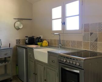 L 'Ecurie in Bonnieux, in the heart of the Luberon - Bonnieux - Kitchen