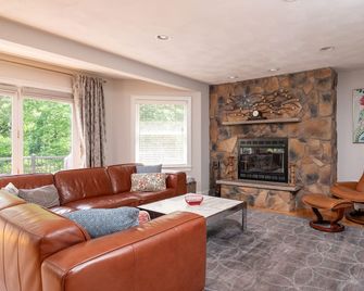 Orchard Retreat - Littleton - Living room