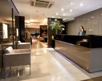 Zenit Barcelona - Barcelona - Front desk