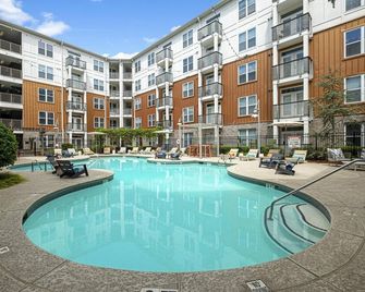 Black and Gold Experience | Best location Downtown Atlanta ideal for long stays - Atlanta - Pool