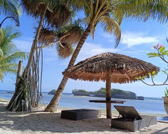 Wakatobi Patuno Diving And Beach Resort - Wangi-Wangi - Strand