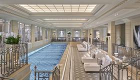 巴黎喬治五世四季酒店 - 巴黎 - 游泳池