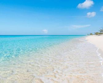 Suite 1, Blue Pavilion - Steps To Beach - West Bay - Beach