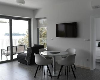 Buric House - M suite - 95m2 and 54 m2 terrace - Rovinj - Dining room