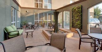 Fairfield Inn & Suites By Marriott San Francisco Airport - Millbrae - Innenhof