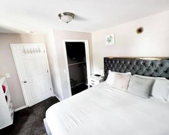 Apartment in Watertown - Watertown - Ložnice