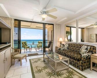 Month Special! Amazing Beachfront-Free Pkg,wifi-Pool,hot Tub,bbq,br Portable Ac! - Waianae - Living room