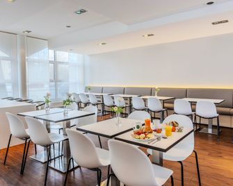 B&b Hotel München-schwabing - Munich - Restaurant