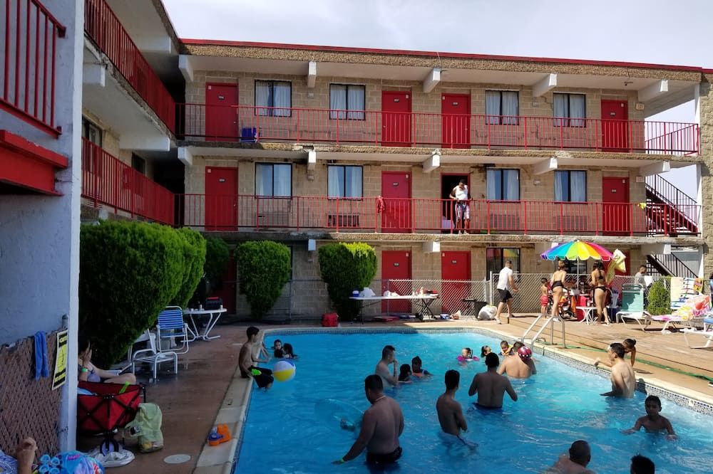 كلاود 9 إن - سياسيدي هايتس - حوض السباحة