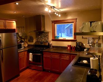 Takleetnas Mount Dall Cottage with Wi-fi and Washer/Dryer - Talkeetna - Cocina