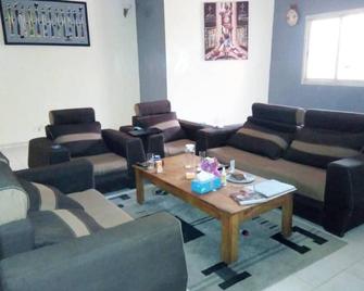 Two Rooms For Rent In A Quiet Villa - Thiès - Lounge