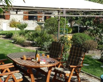 Room Saint-Malo --- Les Bruyères Du Mont - Céaux - Patio