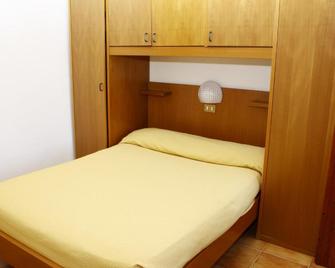 Villa Ridente Club - Gioiosa Marea - Slaapkamer