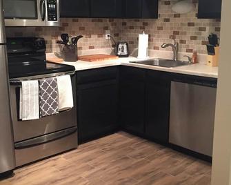 Beautiful Mountain Condo By The Creek - Georgetown - Kitchen