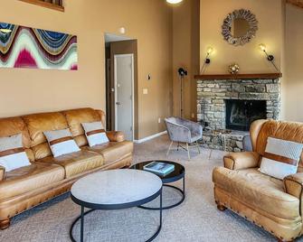 Welcoming Rumbling Bald Resort House with Mtn Views! - Lake Lure - Living room