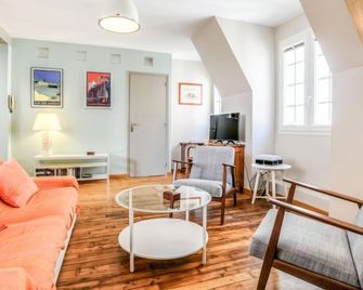 Apartment Grands Degrès by Interhome - Saint-Malo - Living room