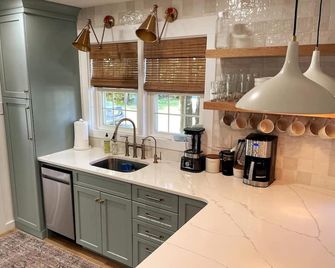 Perfect 2 bedroom getaway in the heart of West Cape May - Villas - Kitchen