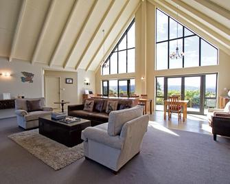 Rimu Lodge - Hokitika - Living room