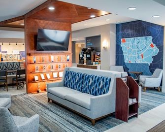 Holiday Inn Express & Suites Mason City By IHG - Mason City - Gebäude