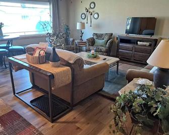 Welcome Home-Presented by GiGi\n\n - Ogallala - Living room