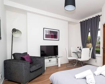 Cosy Apartment by Klass Living Bellshill - Bellshill - Living room
