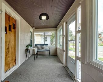 Grandma's Modern Getaway - 3 Bedroom, 1 Bath; Newly Renovated Kitchen - Monroe - Chodba