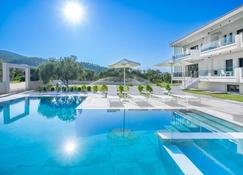 Olia Thassos - Luxury Apartments - Thasos Town - Alberca