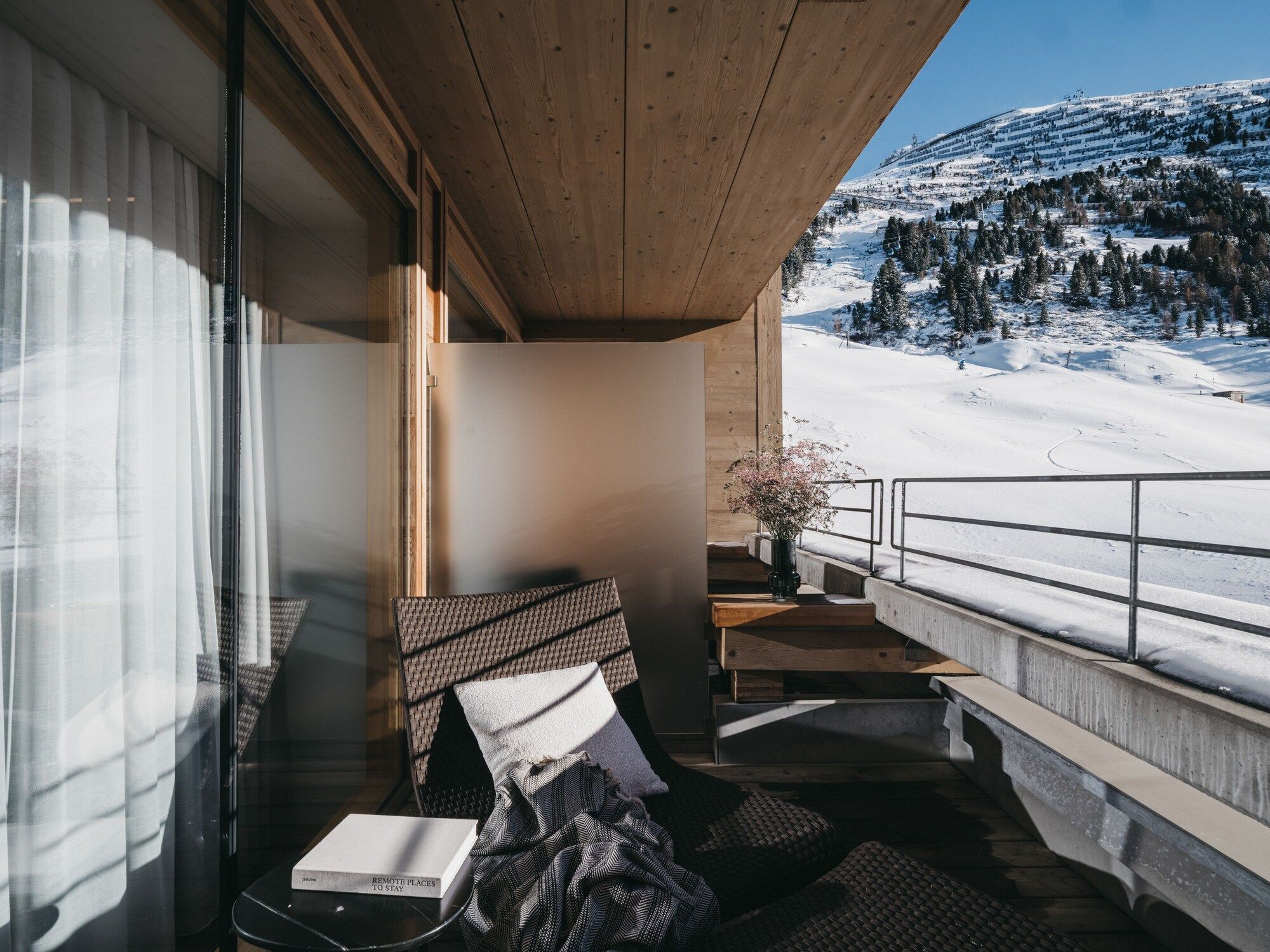 ذا كريستال فايا يونيك