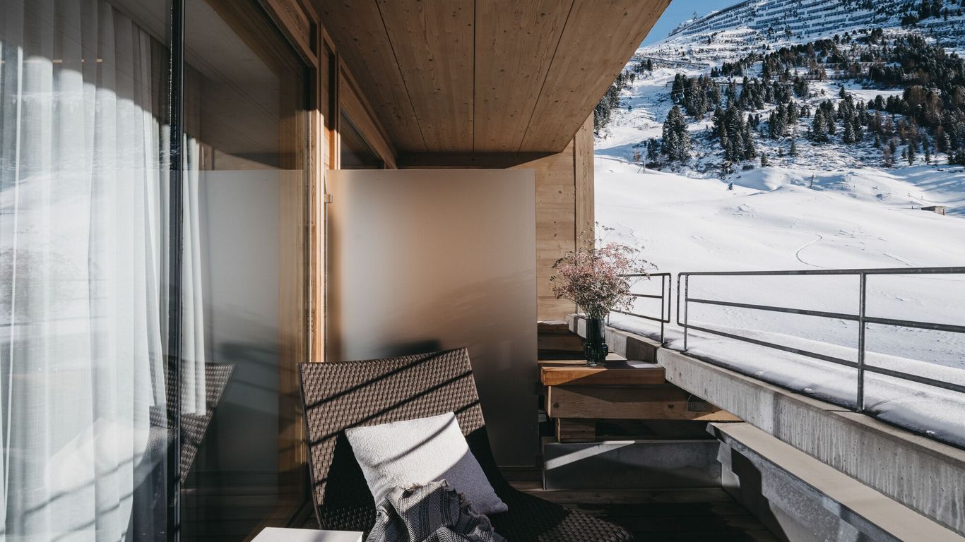 ذا كريستال فايا يونيك