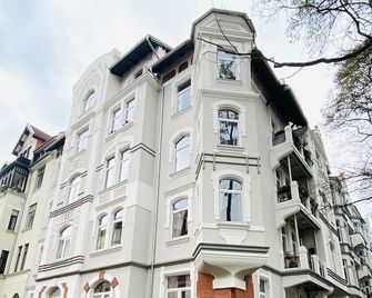 Quite, artsy apartment in a central location - Hannover - Byggnad