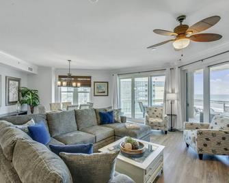 Five-Star Direct Oceanfront Condo -Ocean Vistas 601- Massive Balcony - Daytona Beach Shores - Sala de estar