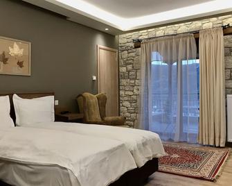 Finday Eco Boutique Hotel - Kalavryta - Bedroom