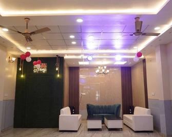 Maharaja Hotel and Restaurant - Fatehābād - Lobby