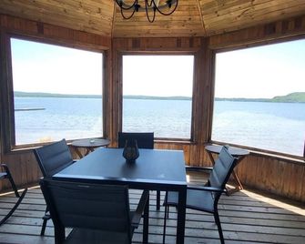 Chalet Le 48 - Mandeville - Salle à manger