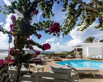 Rhenia Hotel - Tourlos - Басейн