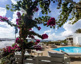 Rhenia Hotel - Tourlos