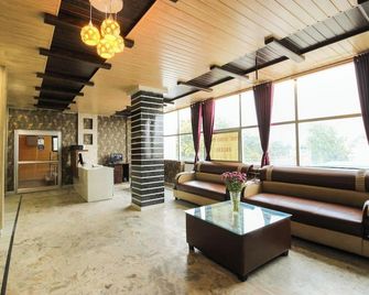 Hotel Mehraz - Haldwani - Obývací pokoj