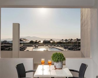 Evripus Suites - Kastraki - Essbereich