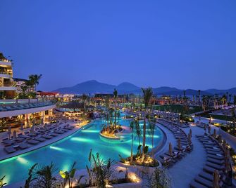 إسو كيب أرنا فيثي - فيثي - حوض السباحة