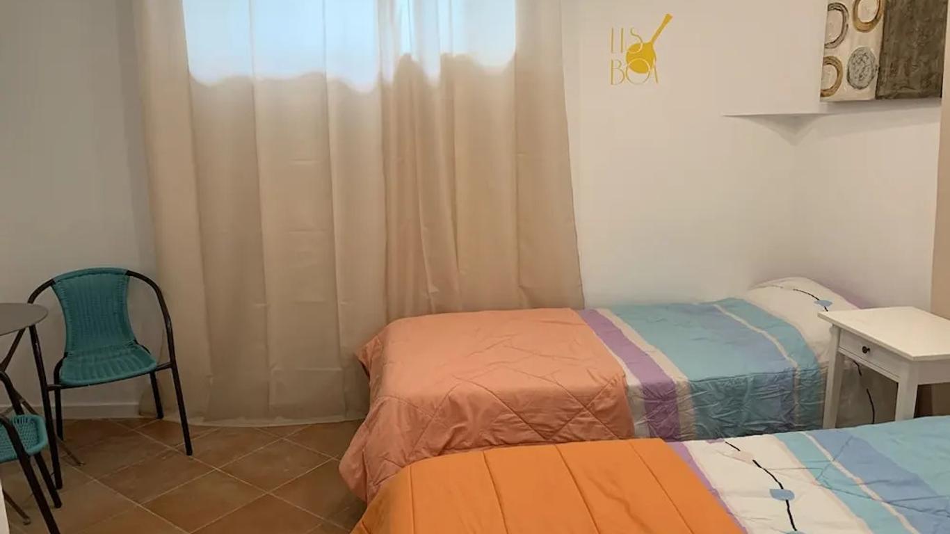 House and Rooms in Lisbon